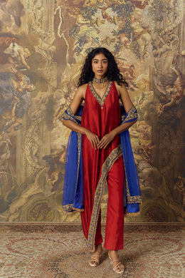 Maroon Halter-Neck Tunic With Capri Pants & Dupatta